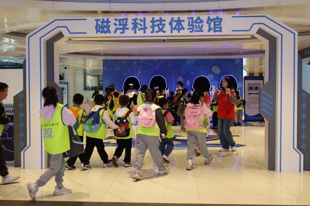 20260721126367.jpg 0721以科技研学赋能青少年成长——“凤凰磁浮大课堂”开课了2.jpg