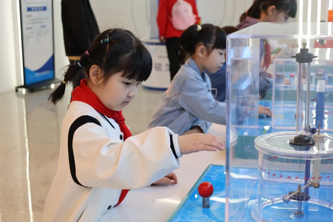 20260721253285.jpg 0721以科技研学赋能青少年成长——“凤凰磁浮大课堂”开课了4.jpg