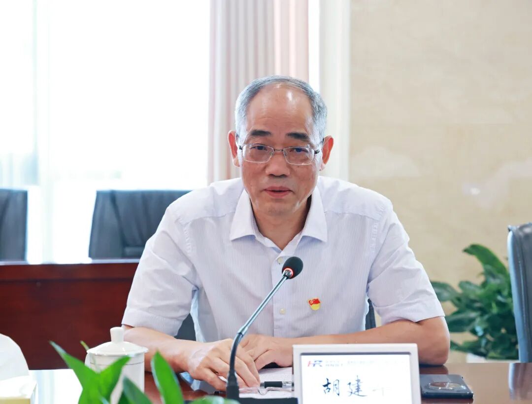 0721胡建华赴党建联点单位讲授专题党课2.jpg