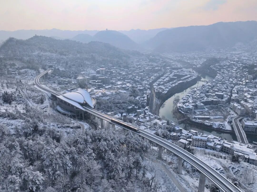20260731117179.jpg 0731九公里的风景,四年的陪伴——写在凤凰磁浮观光快线开通运营四周年之际14.jpg