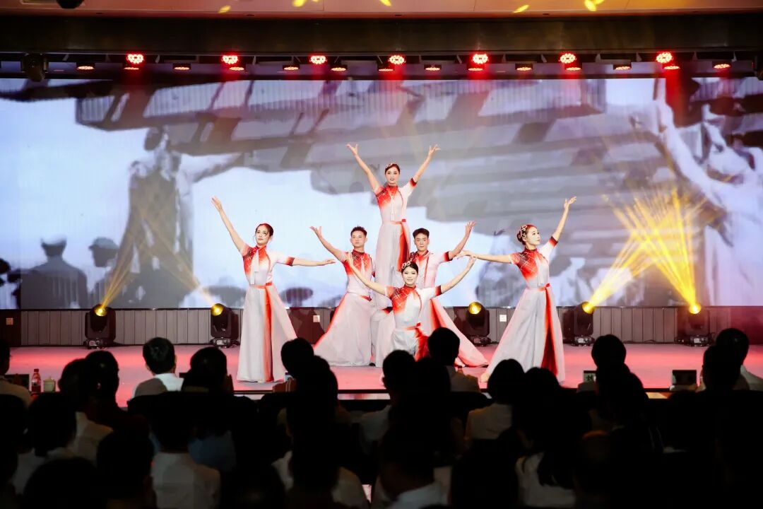 20260804130868.jpg 0804图文分享丨湘江奔涌 轨道情长——湖南轨道集团这堂思政课讲了什么3.jpg