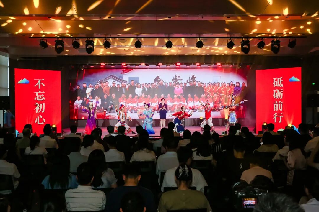 20260804608942.jpg 0804图文分享丨湘江奔涌 轨道情长——湖南轨道集团这堂思政课讲了什么16.jpg