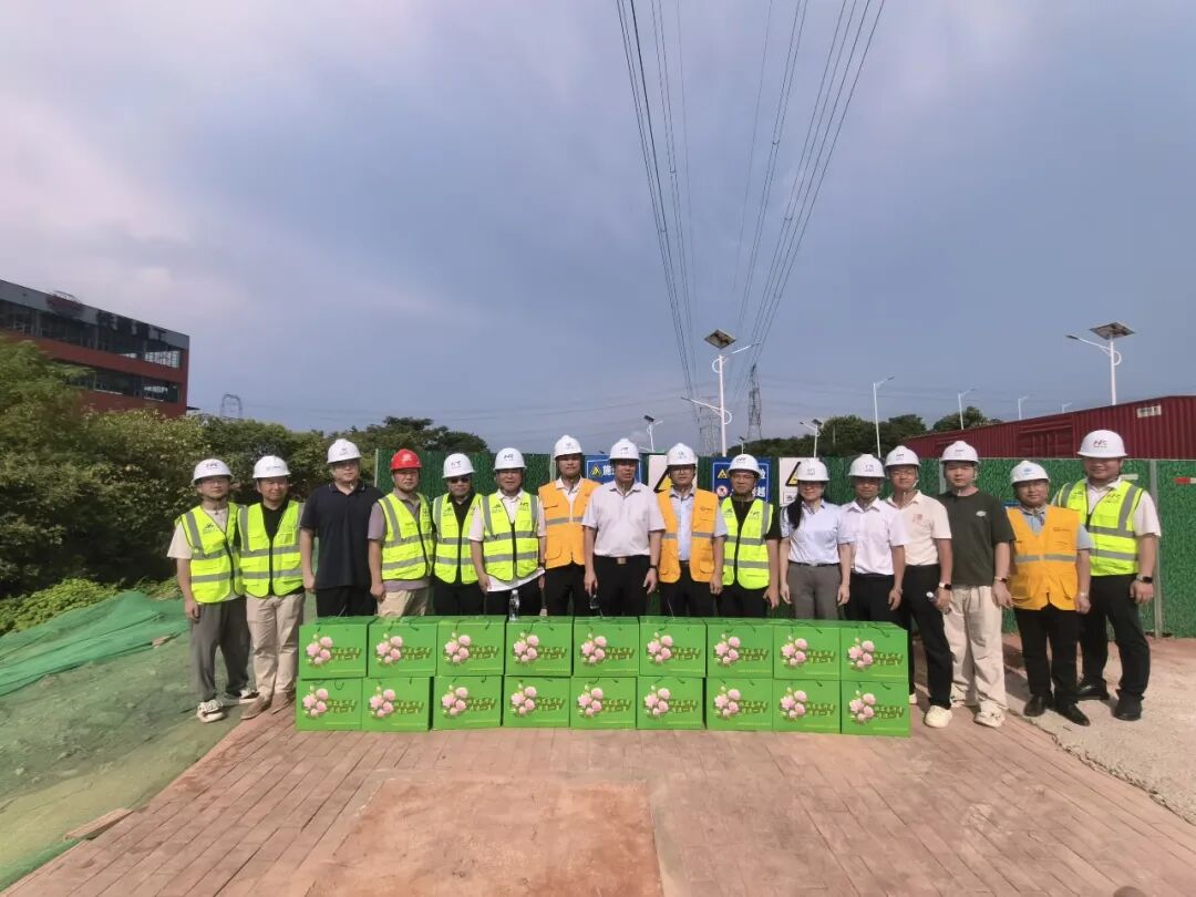 20260810772850.jpg 0810酷暑送清凉 安全护一线丨集团工会赴项目一线开展走访慰问2.jpg
